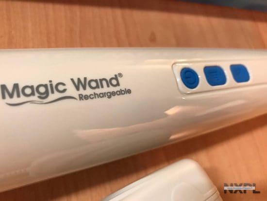 Test du Magic Wand Rechargeable, le vibromasseur ultra puissant portatif - NXPL