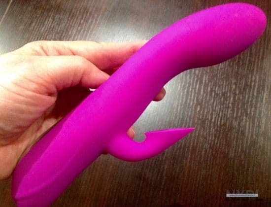 Test exclusif du vibromasseur à succion de clitoris Daya de Passage du Désir - NXPL